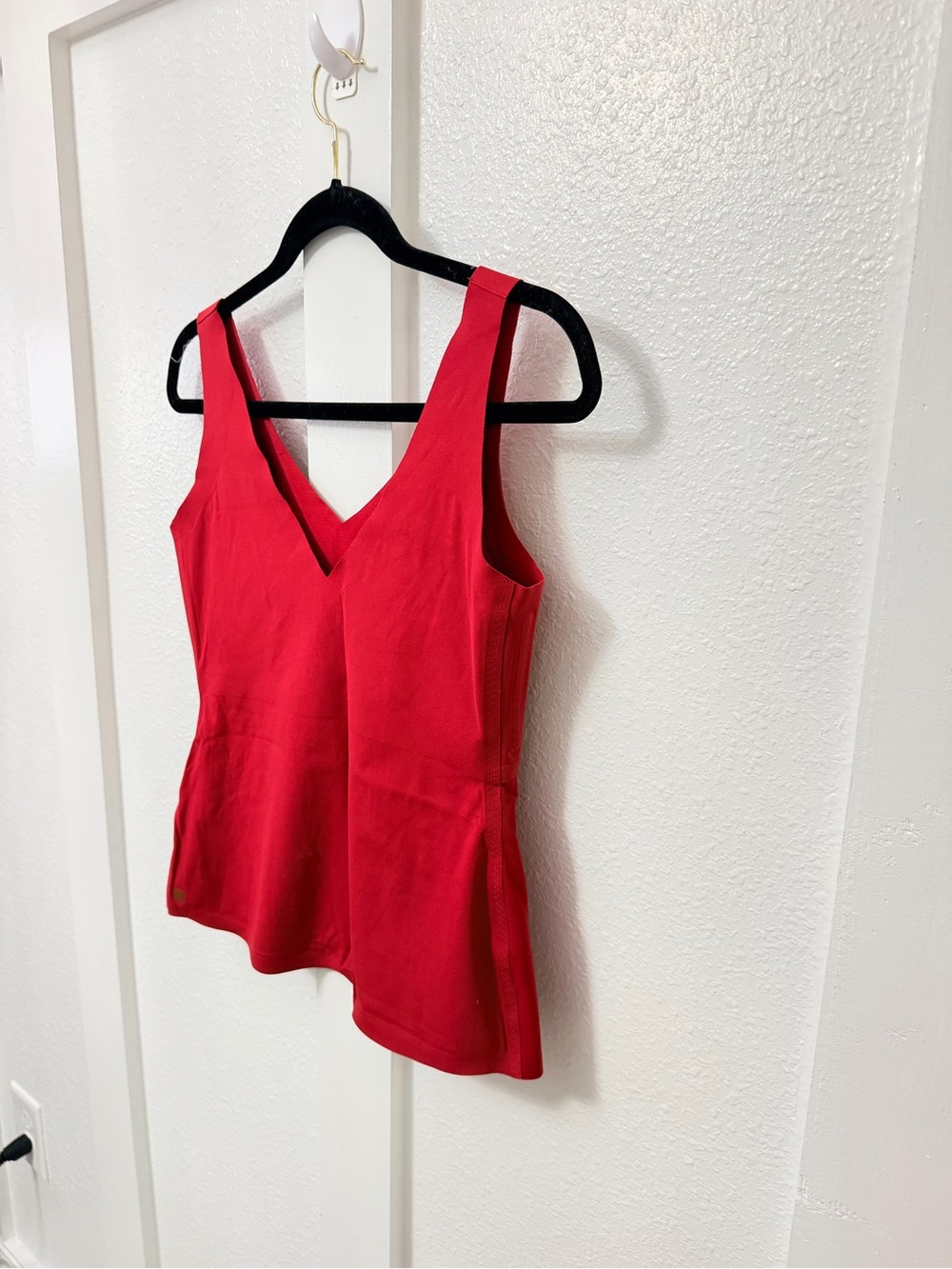 Honeylove Red Sculpting Camisole with Support - Picture 10 of 12